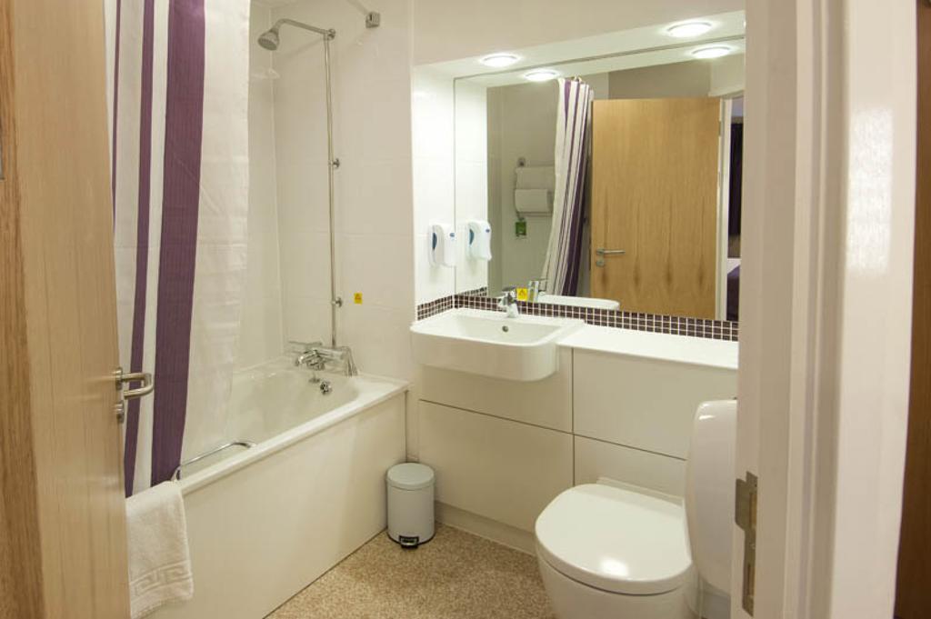 Premier Inn Stratford Upon Avon Waterways Номер фото