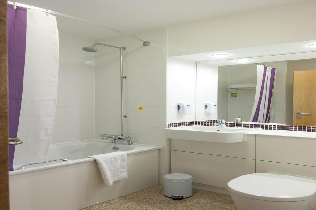 Premier Inn Stratford Upon Avon Waterways Екстер'єр фото